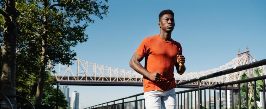 Carry trechter optocht Wat maakt een hardloopshirt geschikt voor hardlopen? - Shirtsenzo.nl